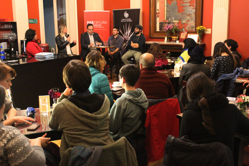 Alta asistencia de público marca inicio de Un Café con
