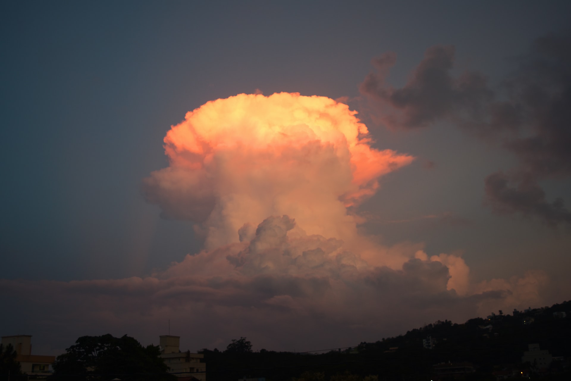 A gran escala sangre Ruina Por qué vemos caras en objetos inanimados? Conoce la pareidolia, el fenómeno evolutivo que confunde a nuestros cerebros - www.explora.cl A gran escala sangre Ruina Por qué vemos caras en objetos inanimados? Conoce la pareidolia, el fenómeno evolutivo que confunde a nuestros cerebros - www.explora.cl
